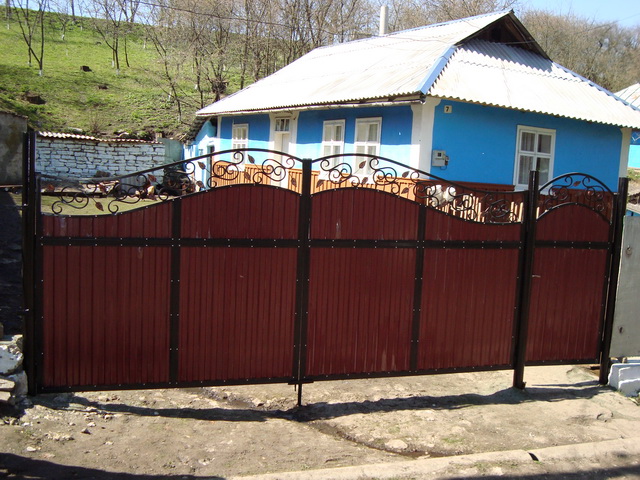 Наша Компания занимается продажей и установкой жалюзи, роллет, ворот