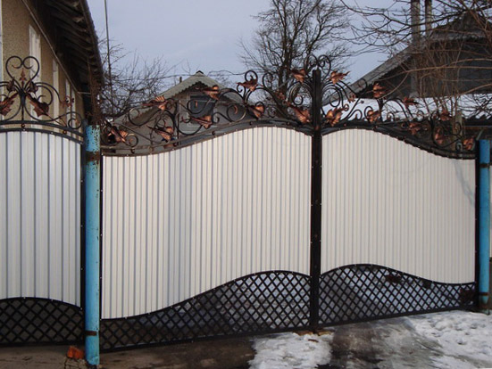 Наша Компания занимается продажей и установкой жалюзи, роллет, ворот