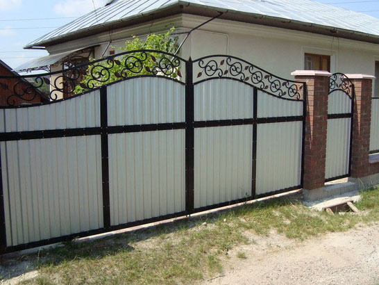 Наша Компания занимается продажей и установкой жалюзи, роллет, ворот
