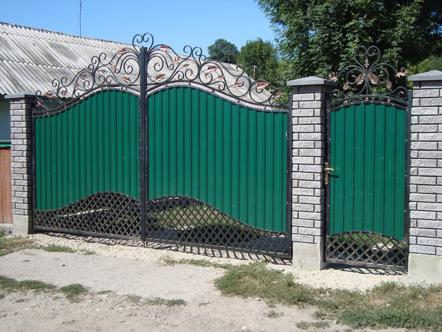 Наша Компания занимается продажей и установкой жалюзи, роллет, ворот