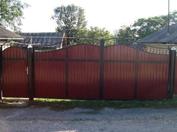 Наша Компания занимается продажей и установкой жалюзи, роллет, ворот