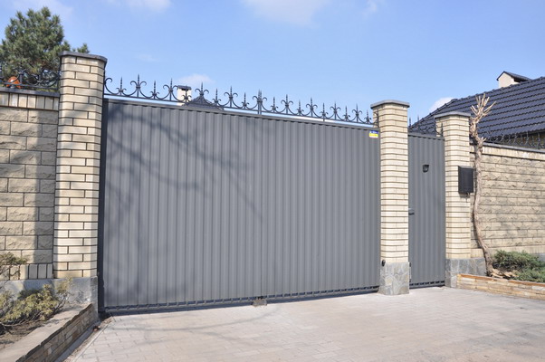 Наша Компания занимается продажей и установкой жалюзи, роллет, ворот