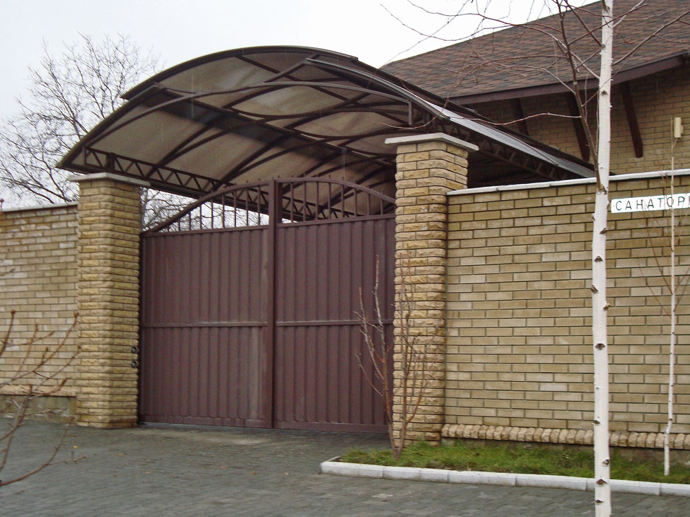 Наша Компания занимается продажей и установкой жалюзи, роллет, ворот