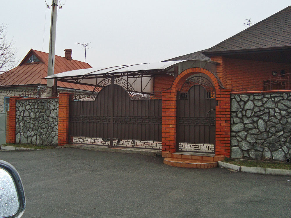 Наша Компания занимается продажей и установкой жалюзи, роллет, ворот