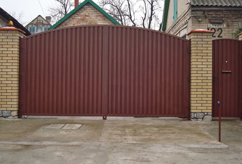 Наша Компания занимается продажей и установкой жалюзи, роллет, ворот