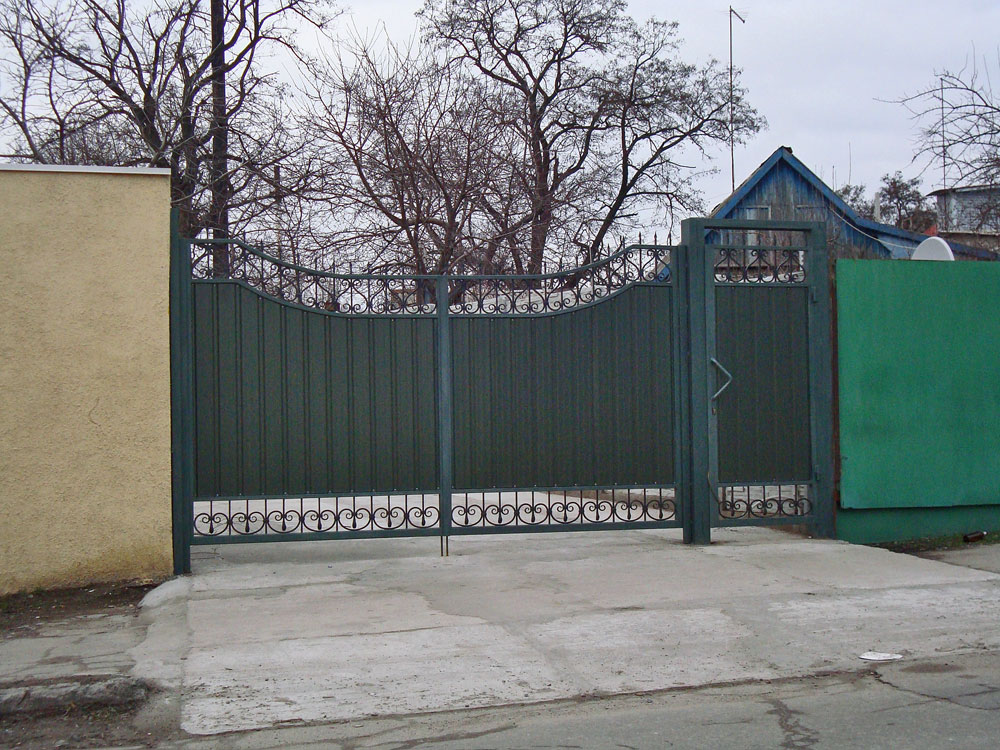 Наша Компания занимается продажей и установкой жалюзи, роллет, ворот