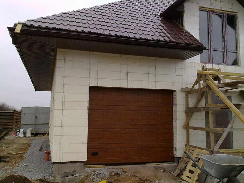 Наша Компания занимается продажей и установкой жалюзи, роллет, ворот